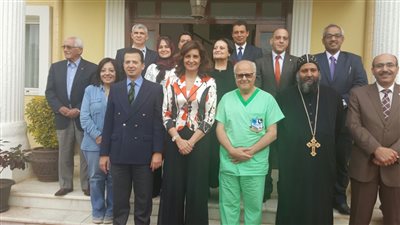  وزيرة الهجرة تلتقى أكبر طبيب في جراحة تشوهات العمود الفقري بإثيوبيا 