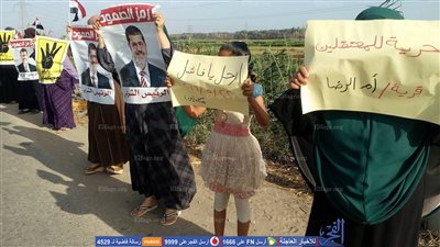 سلسلة بشرية للمحظورة بقرية أم الرضا تزامنًا مع زيارة 