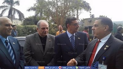 طاهر يصل من لندن ويجتمع بشمس  وزاهر اليوم 