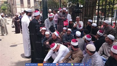 مشادات بين مواطن وخطباء المكافأة أمام 