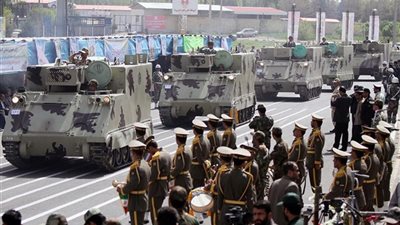 إيران تكشف عن طائرة بدون طيار جديدة في مناورة 