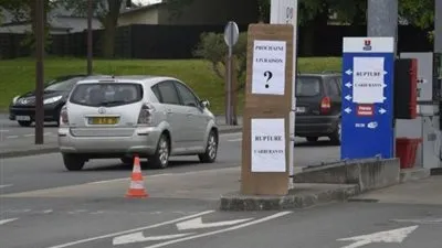 إضراب جميع مصافي النفط في فرنسا احتجاجا على قانون العمل 