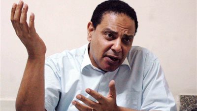 علاء الأسواني: بعض لاعبي الكرة  تحولوا من فقراء لمليونيرات  