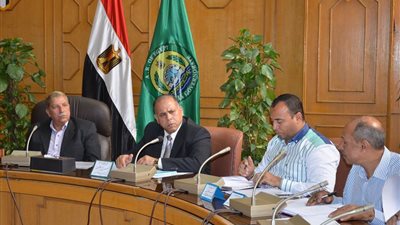 محافظ الإسماعيلية يؤكد علي الانتهاء من حصر المباني المقامة بدون ترخيص