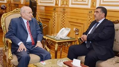 العصار ووزير قطاع الأعمال يبحثان معوقات شركتي 