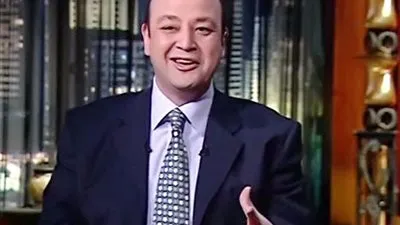 عمرو أديب يكشف عن المهنة التي كان يزاولها قبل الإعلام