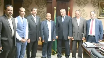 محافظ المنيا يبحث مع وفد كويتي إقامة مشروعات تعليمية وصحية وصناعية