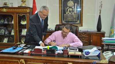 محافظ أسيوط يعتمد نتيجة الشهادة الابتدائية بنسبة نجاح 71 % (صور)