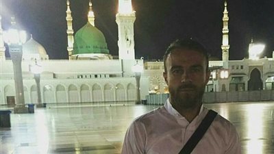 ميها يؤدي مناسك العمرة قبل الإنضمام للنصر السعودي