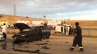 مصرع وإصابة 6 جراء تصادم بطريق 