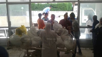 توزيع 400 شوال مواد غذائية على العاملين بمستشفيات الإسكندرية ..(صور)