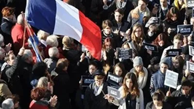 فرنسا: عمال مضربون يغلقون جسرًا احتجاجًا على إصلاحات لقانون العمل 