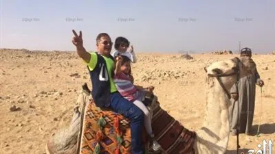 شاهد صورًا تنشر لأول مرة للفنان وائل نور وأبنائه