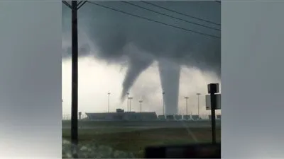 أمريكا: إصابات في أعاصير مدمرة تجتاح 