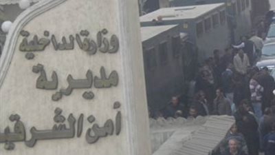 ضابط بقسم شرطة ثان الزقازيق يصفع شاب مريض بالفشل الكلوي 