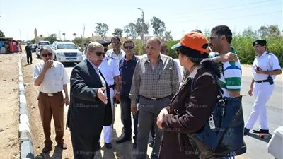محافظ الإسماعيلية يعد بحلول جذرية لمشكلات قرية سرابيوم (صور)