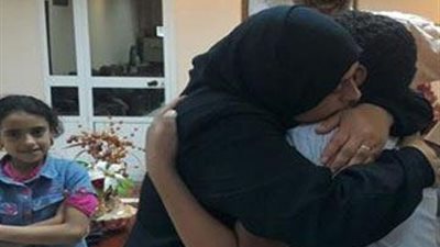 سكرتير الجمعية المتبنية للطفل المختطف العائد بعد 13 عاما يفضح الخاطفة (فيديو)