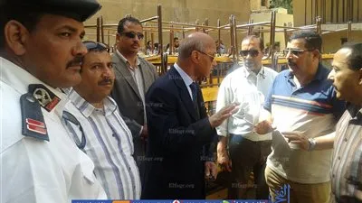 إخماد حريق محدود داخل مخازن أخشاب بمدرسة 