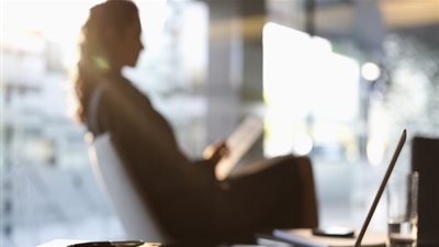 دراسة: الأشخاص الأكثر إرتداء للماركات العالمية يقدمون أداءً أفضل فى العمل