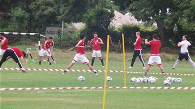 بالصور.. المنتخب يتدرب في تنزانيا بحضور 