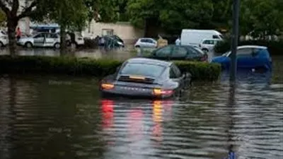 إجلاء المئات جراء فيضانات عارمة بفرنسا (فيديو)