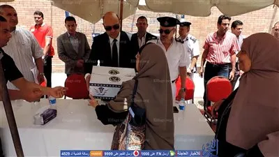 أمن الإسكندرية يوزع شنطة رمضان 