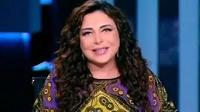 رئيس عمليات القوات البحرية الأسبق يداعب لبنى عسل على الهواء