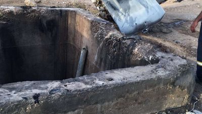 سقوط سيارة في خزان وتفحم سائقها على طريق ديراب