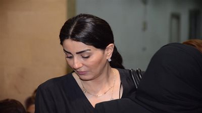 وفاء عامر ومونيا وسميرة عبدالعزيز أول الحاضرات لعزاء والدة 