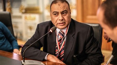 برلماني يغلق الهاتف بوجه مذيع 