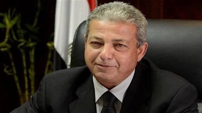 الأهلي يطالب وزير الشباب بحل أزمة الضرائب