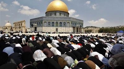 300 فلسطيني يغادرون غزة للصلاة في الأقصى