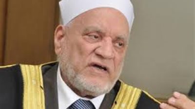 عمر هاشم يوضح حكم قراءة الحائض للقرآن