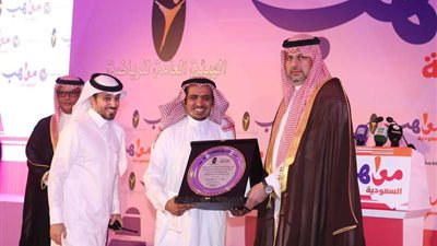 رئيس هيئة الرياضة يتوج  