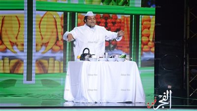 مينا نادر يبحث عن وظيفة على مسرح 