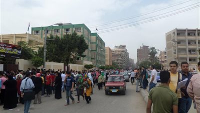 بدء توافد طلاب الثانوية العامة على لجان الامتحانات في محافظات مصر