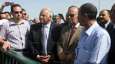 وزير النقل يتفقد كوبري طلخا على النيل