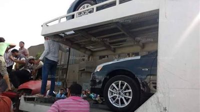 توقف حركة الطريق الزراعي بالقليوبية لإصطدام سيارة بحاجز أسمنتي بقليوب