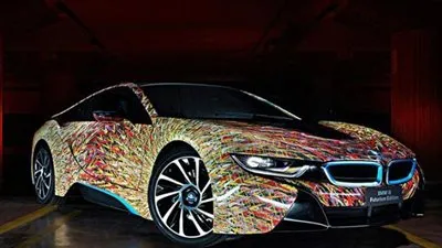 شركة إيطالية تكسو بي إم دبليو i8 بثوب فني