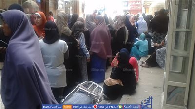 معاناة أصحاب المعاشات في طوابير دمنهور.. (صور)