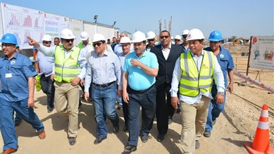 وزير البترول يتفقد الأعمال الإنشائية بالمحطة البرية لمعالجة إنتاج ظهر