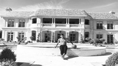 بالصور - نيمار يقضى أجازته في قصر خيالي