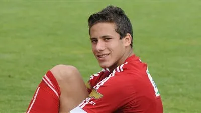 مدرب كرة يكشف حقيقة 