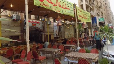 رمضان في الإسكندرية.. الغني والفقير يستمتعان بألذ الماكولات على مائدة واحدة (فيديو وصور)