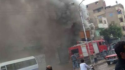 عاجل.. 16 سيارة إطفاء تحاول السيطرة على حريق 