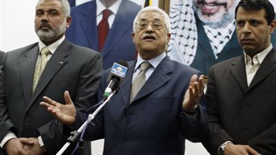 صحيفة عبرية: الأسبوع المقبل.. عباس يلتقي خالد مشعل بالدوحة