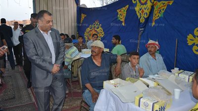 أمن بورسعيد يقيم مائدة إفطار للمواطنين تسع 60 شخص