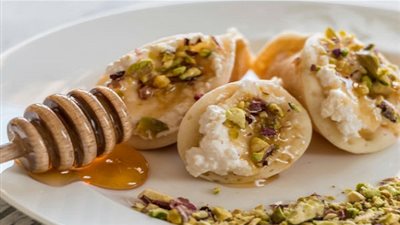 حلويات رمضان: طريقة عمل القطايف بالقشطة