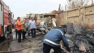 حريق هائل يلتهم 50 كشكا بسوق الجمعة (فيديو وصور)