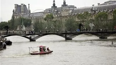 إعادة فتح متحف اللوفر بعد فيضانات باريس